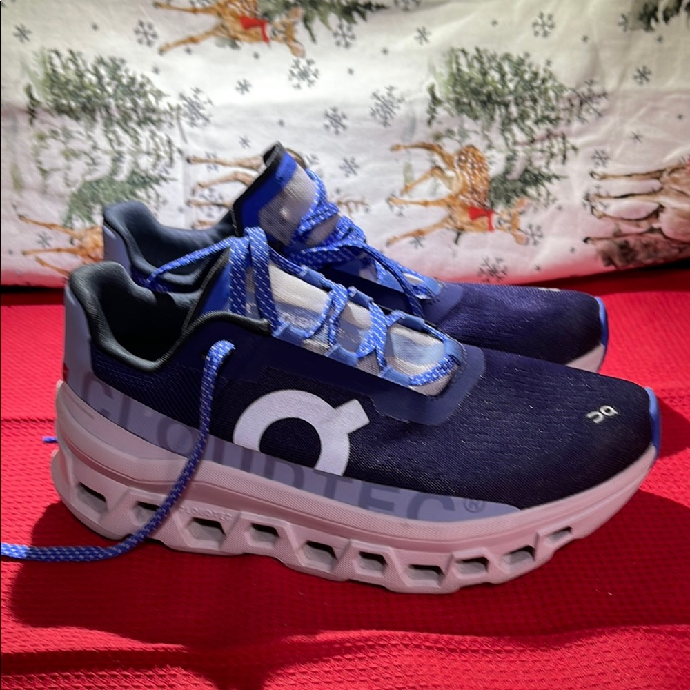 Women’s ON Cloud Monster Blue white running shoes size 8